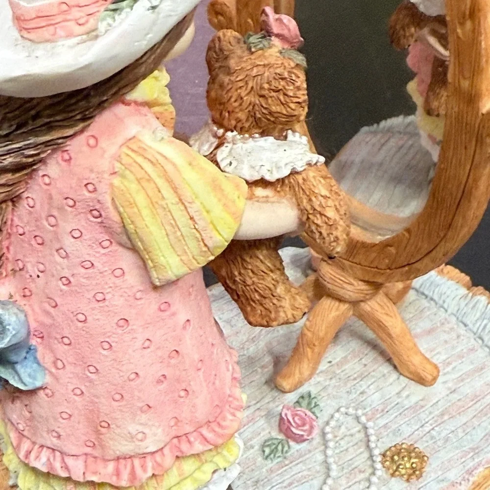 2 Linda Grayson 1996 Charming Bear Figurines Emily Cynthia With Floral Accents
